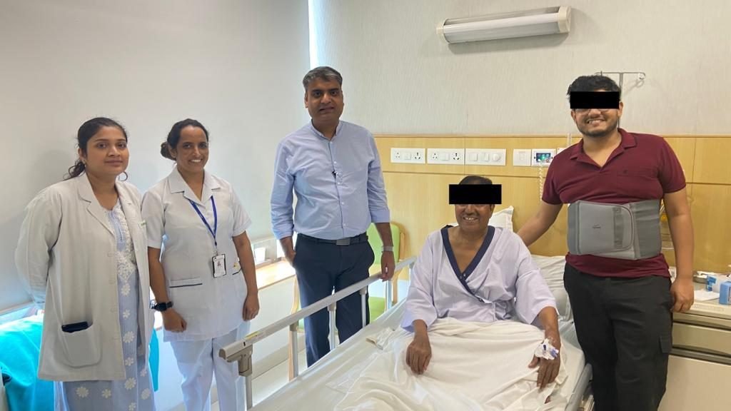 Liver transplant recipient and living donor on the ward with Dr Manoj Gupta and team
